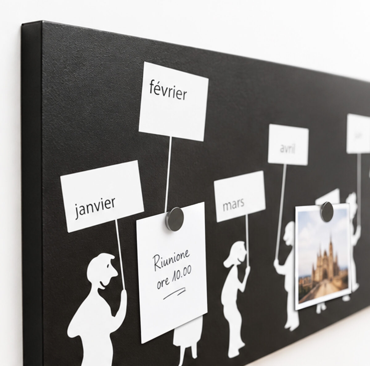 Wall-mounted magnetic calendar Wall-mounted magnetic calendar